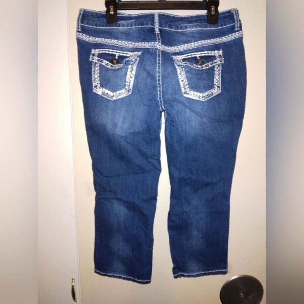 Maurices jean crop or capri size 9/10 decorated flap pockets